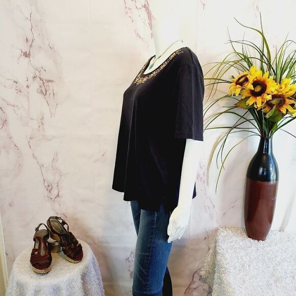 Draper's and Damon's embroidered beaded neckline top - Picture 6 of 7